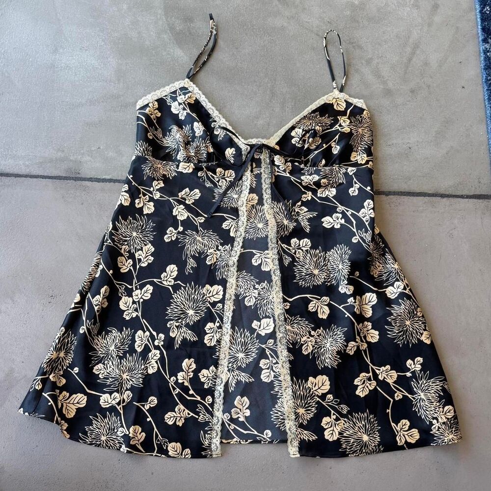 2016 Victoria’s Secret floral lingerie slip - small - lace trim